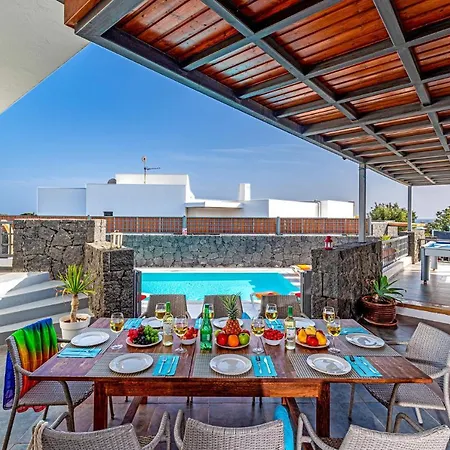 Vila Inma Calero By *