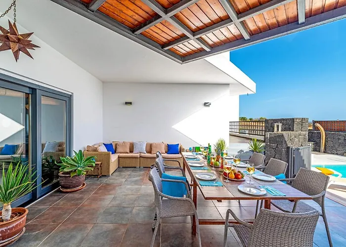 Inma Calero By 빌라