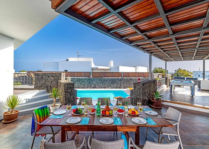 Villa Inma Calero By *